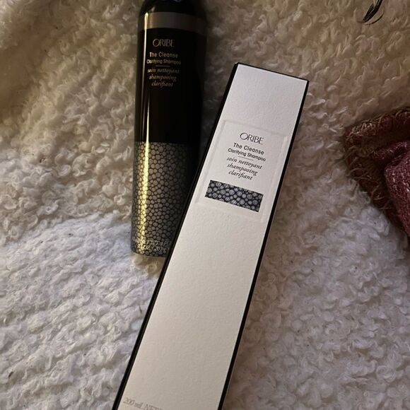 Oribe Gloss Shampoo in Black and Silver - Picture 2 of 3